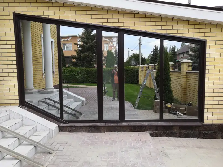 Частный дом с бассейном под ключ — Панорамное остекление пристройки