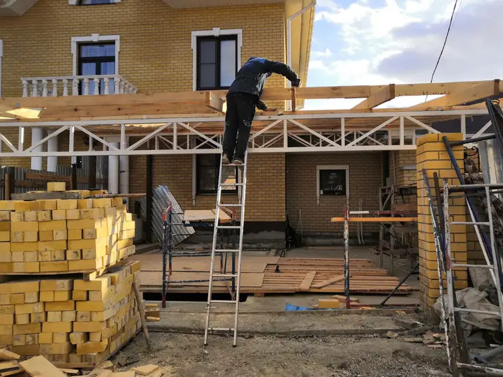 Частный дом с бассейном под ключ — Кирпичная кладка пристройки
