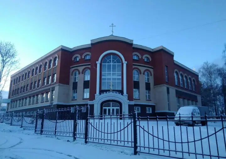 Православная гимназия им. свт. Питирима — Главный фасад со стороны улицы